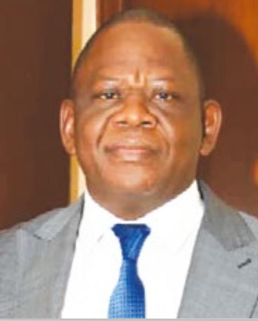 M. Gérard AMIA MOUNAMBA ,Directeur des Grandes Entreprises